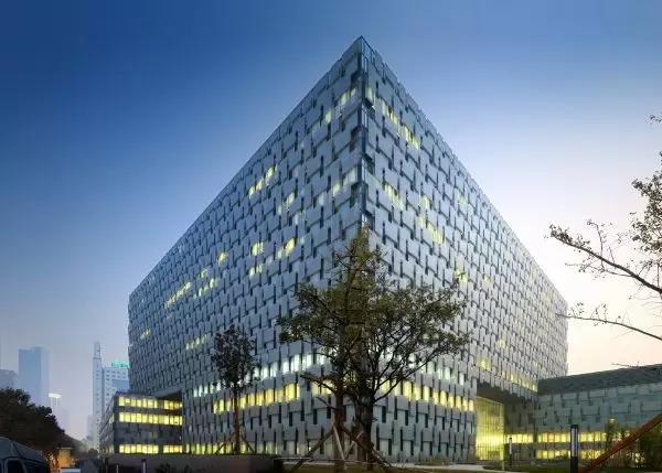 醫(yī)療建筑設(shè)計(jì)如何解決醫(yī)院壓抑的感覺(jué)？